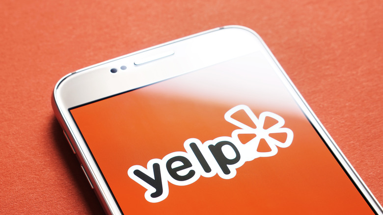 Yelp ad on cell phone