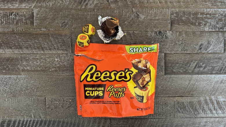 Reese's Puffs mini cups on wooden surface