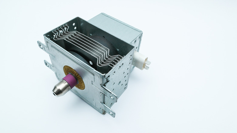 Magnetron tube used in microwave ovens