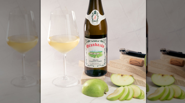 bottle of white wine with sliced green apple