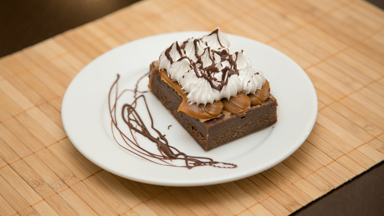 Brownie desserts with ice cream