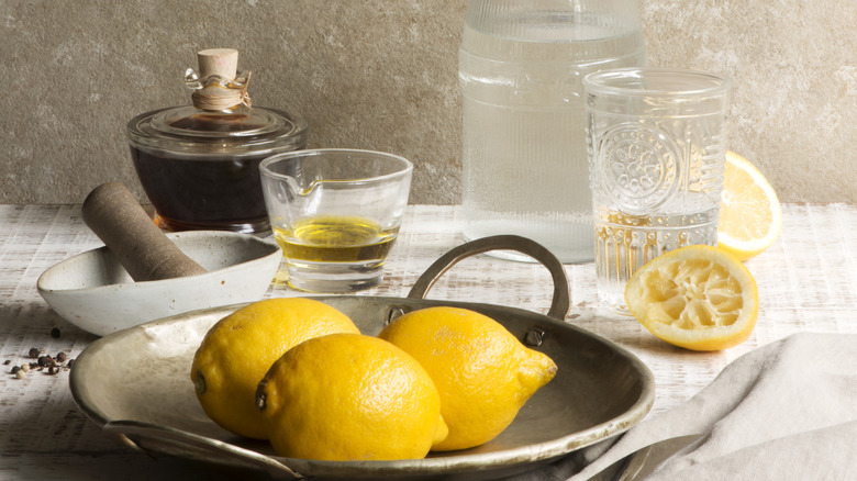 plate lemons vinegar 