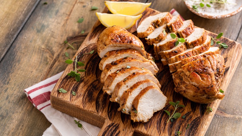 chicken sliced on cutting board