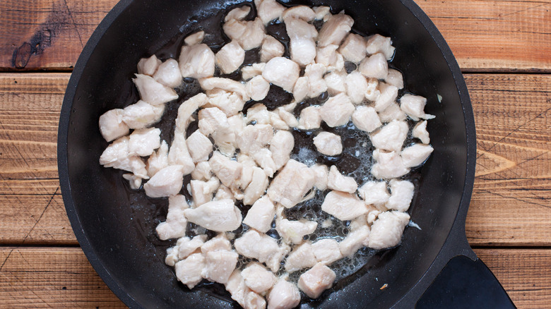 Overcrowded pan of chicken