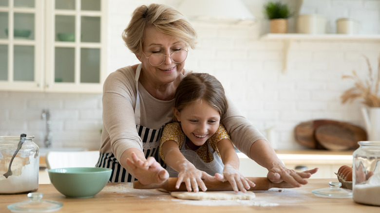 15 Tips For Making And Decorating Sugar Cookies For Christmas