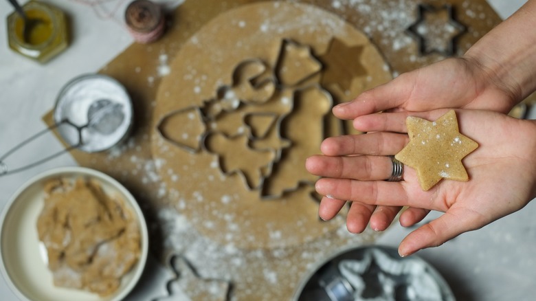 Cooking dough cutting with flour