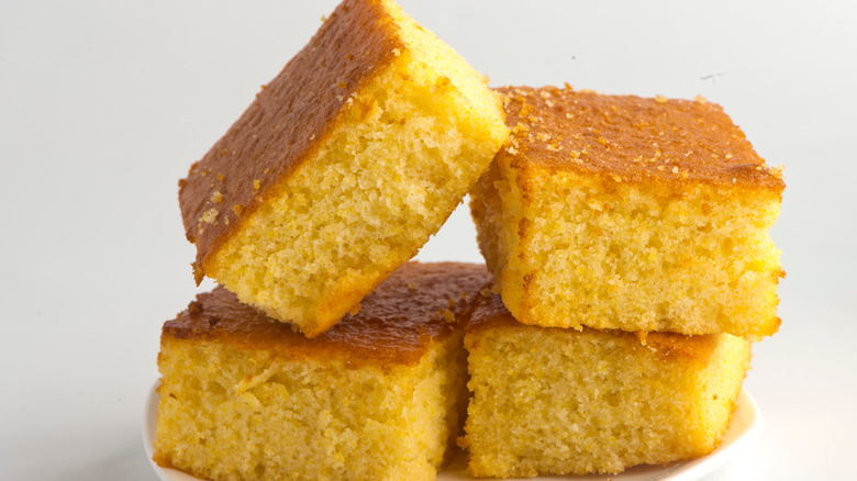 Yellow cornbread slices