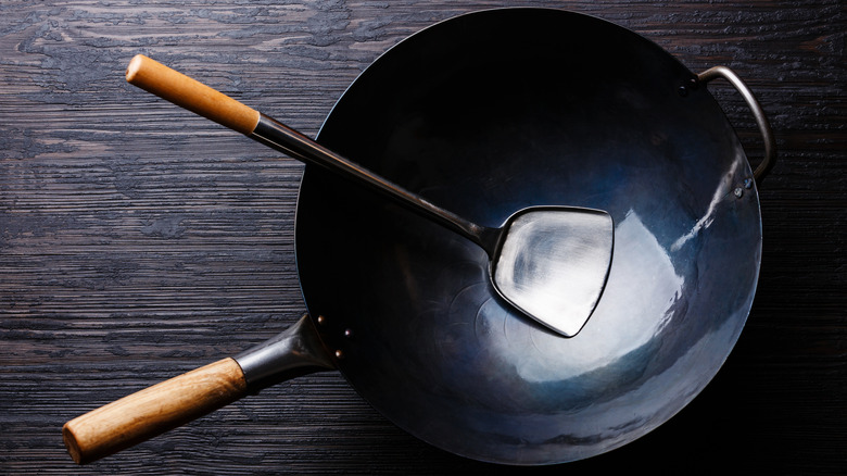 Black wok spatula wood