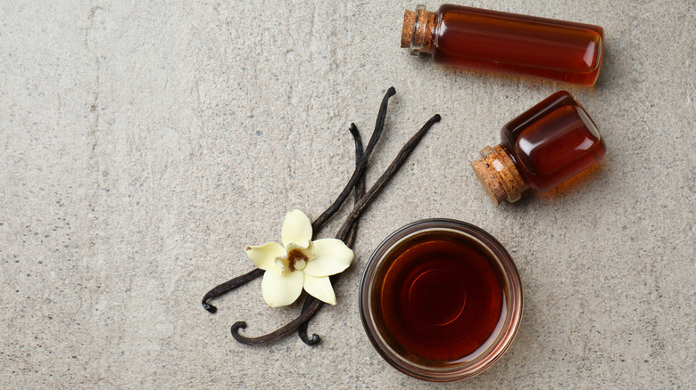 Vanilla extract and vanilla