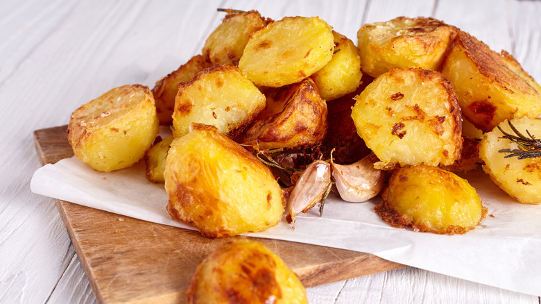 Crispy roasted potatoes 