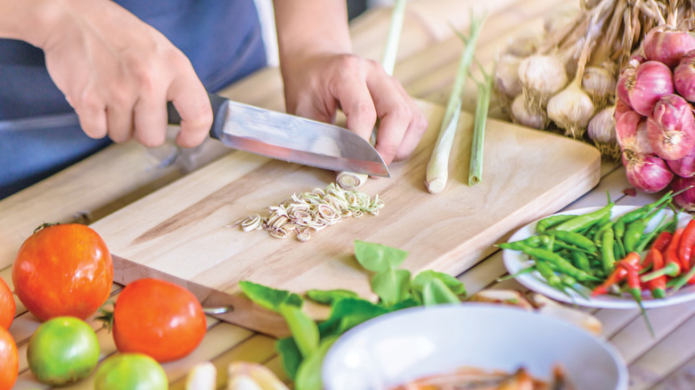 hands slicing lemongrass