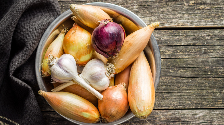 Shallots stored with other bulbs