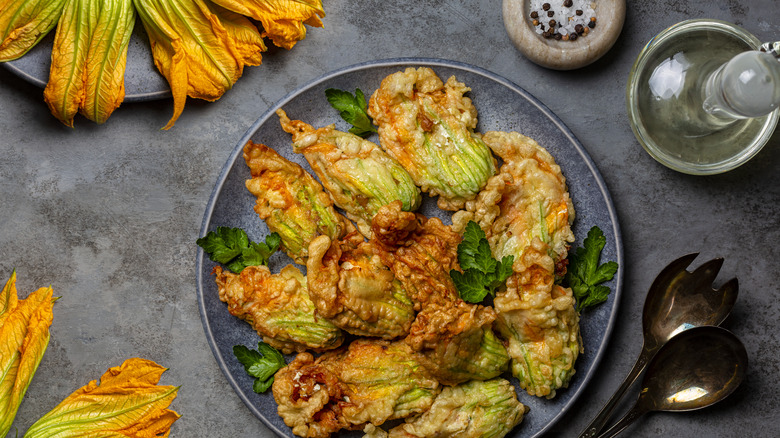 Fried and stuffed zucchini blossoms