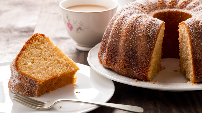 Cut bundt cake on plate 