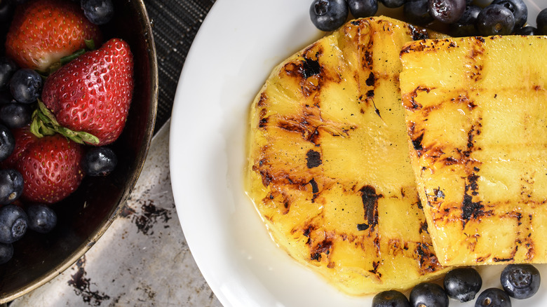 Grilled pineapple with fresh fruit