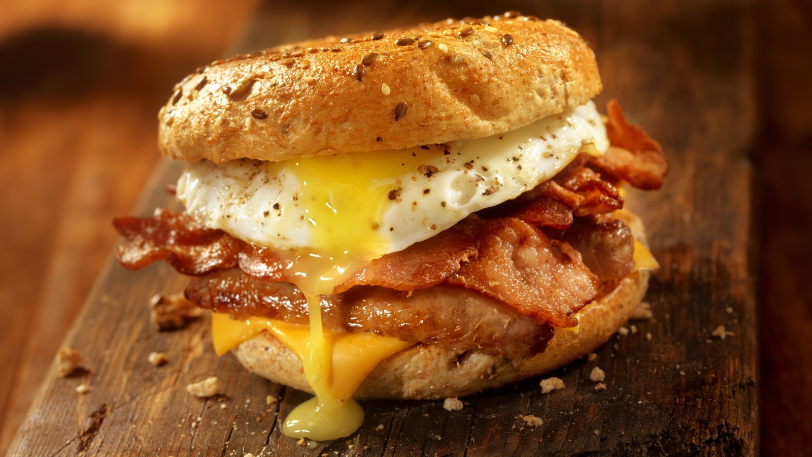 https://www.tastingtable.com/img/gallery/15-tips-you-need-when-making-fried-egg-sandwiches/l-intro-1688373301.jpg