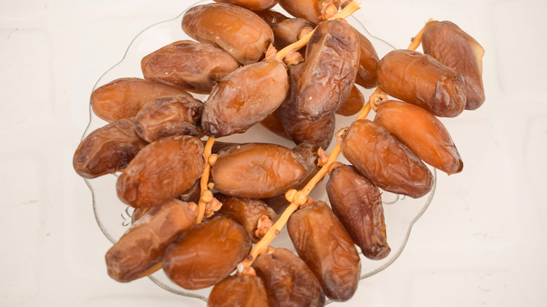 Deglet Noor dates in bowl