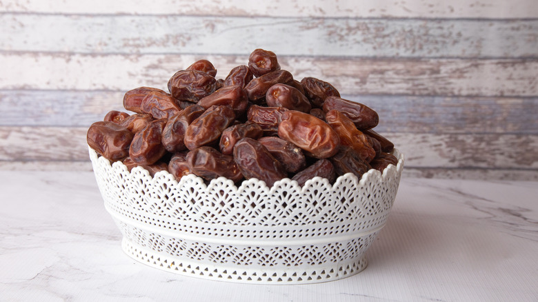 Khudri dates in cermaic dish