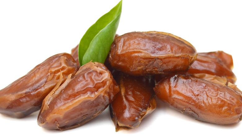 18 Types Of Date Fruits, Explained