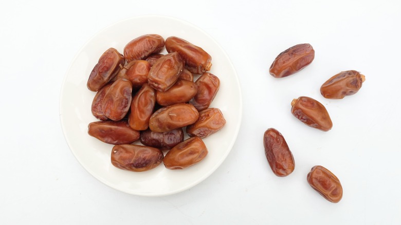 Thoory dates in a bowl