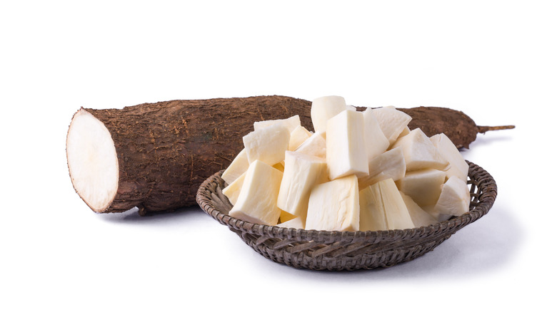 Brazilian arrowroot chopped in pieces