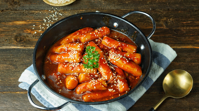 tteokbokki in cast iron 