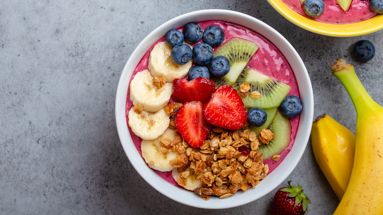 Açaí bowl with fruit and granola