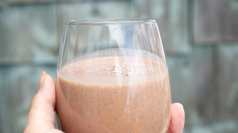 Tahini smoothing in glass