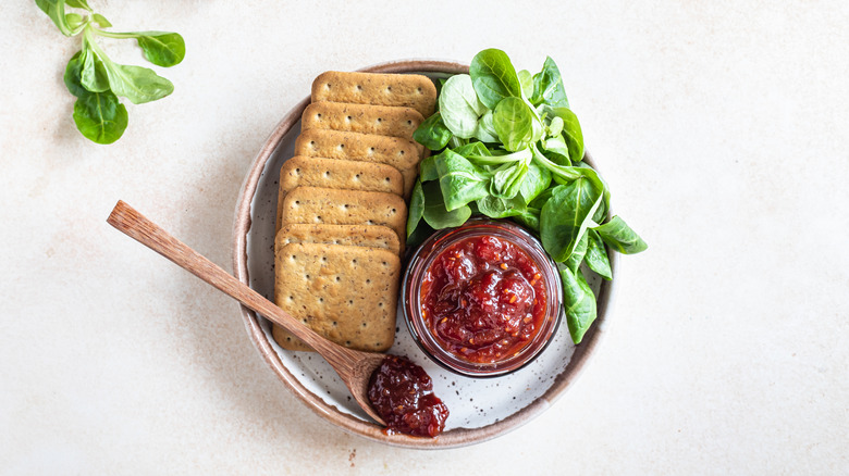 Tomato jam with crackers