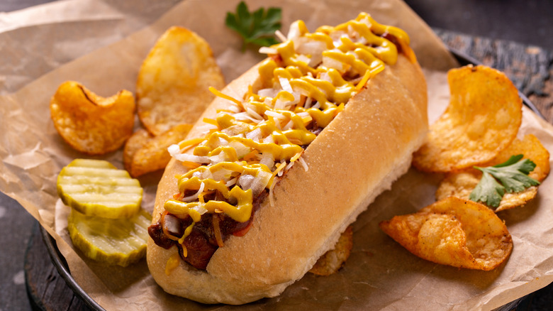 Chili dog with chips