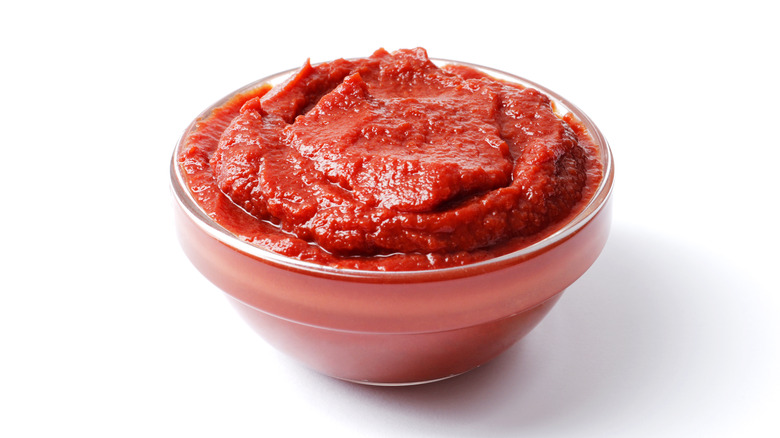 Tomato paste in bowl