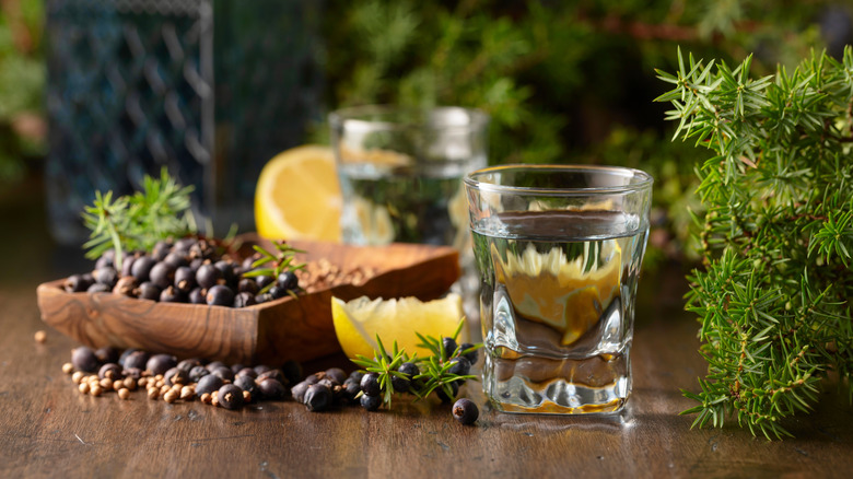 gin and juniper berries in wooden dish