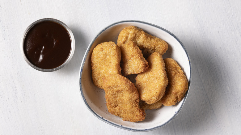 Vegan chicken tenders with dipping sauce