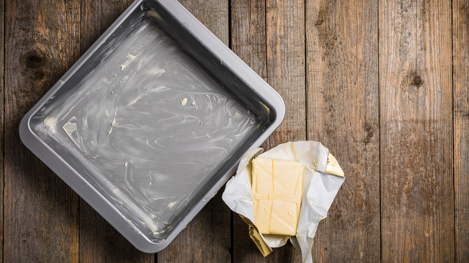 how long to leave brownies in pan after baking