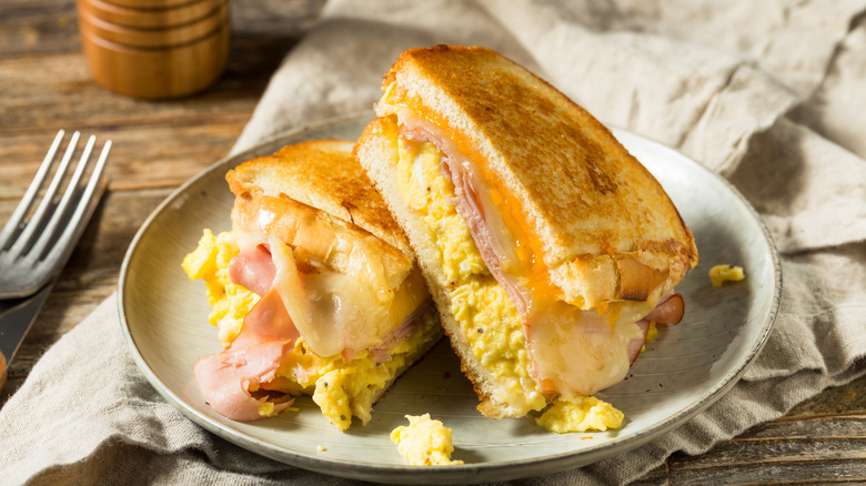 ham egg cheese sandwich 