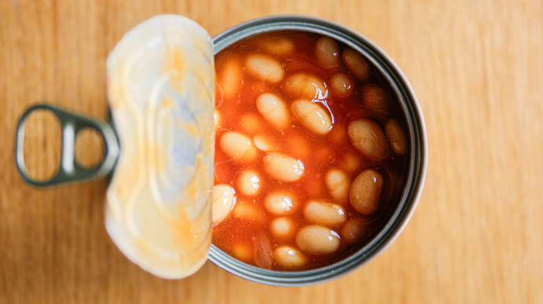 baked beans in a tin