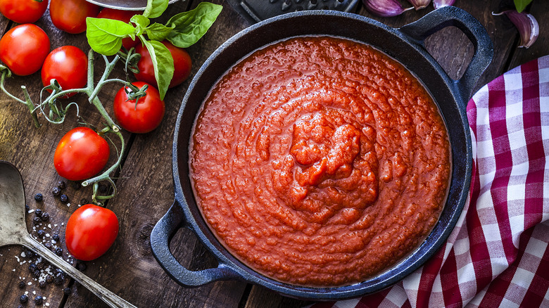 preparing marinara tomato sauce at home