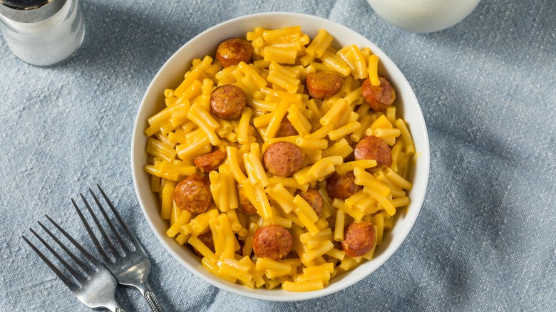 macaroni and cheese with hot dogs