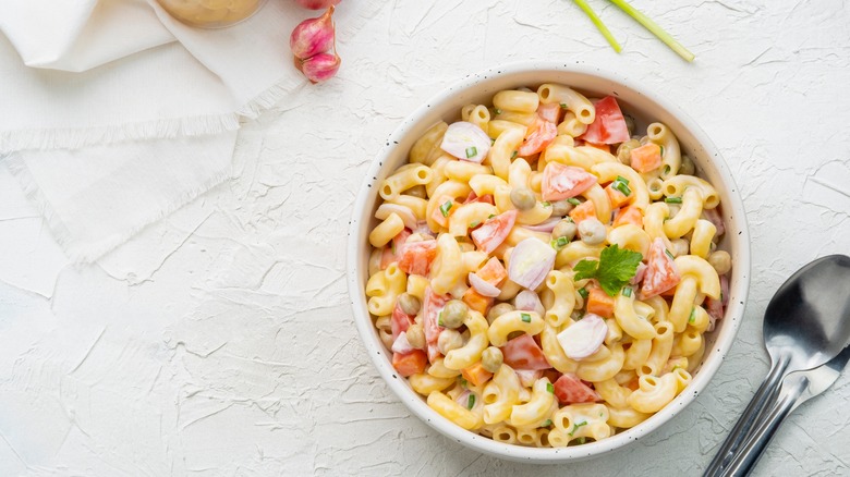 Creamy macaroni salad 