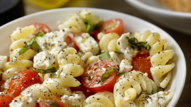 Pasta salad with fusilli 