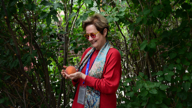 Alice Waters with a peach