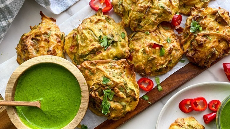 pakora with green sauce