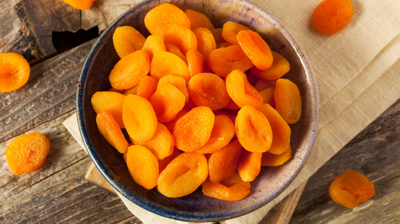 dried apricots