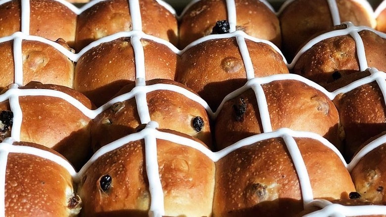 Rows of iced crossed buns