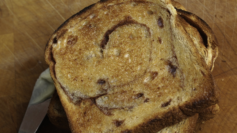 Cinnamon raisin bread