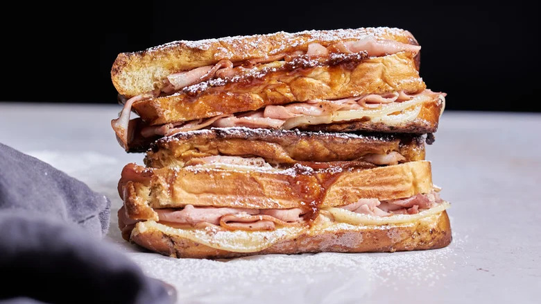 Monte Cristo sandwich with ham