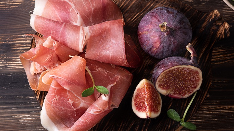 fig and prosciutto appetizer 