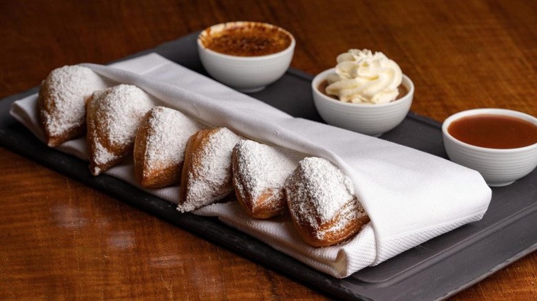 Warm beignets with pudding