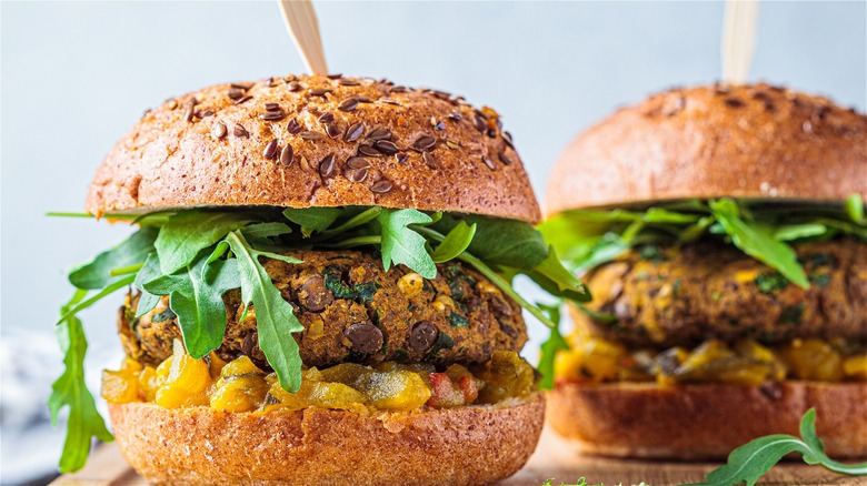 Lentil burgers with arugula