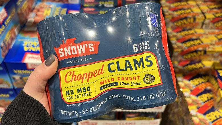Snow's chopped clams cans